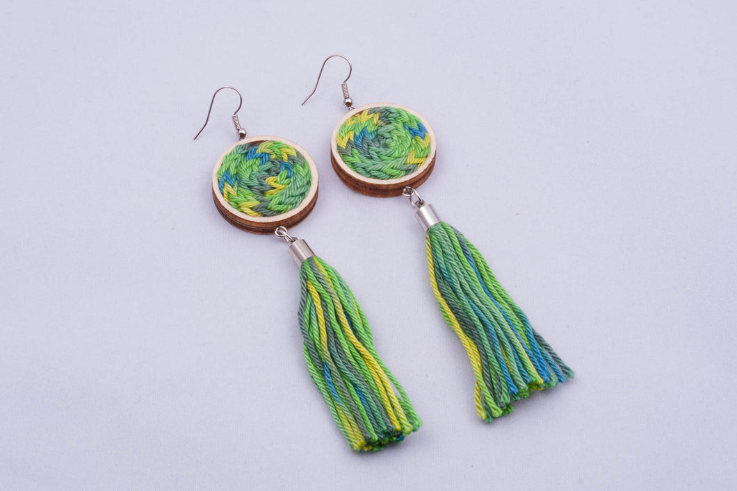 Yarn disk earrings with tassel